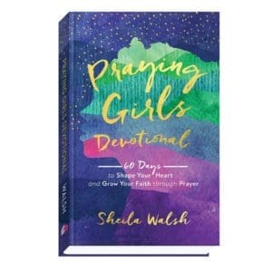 PRAYING GIRLS DEVOTIONAL: 60 DAYS TO SHAPE YOUR HEART AND GROW YOUR FAITH THROUGH PRAYER